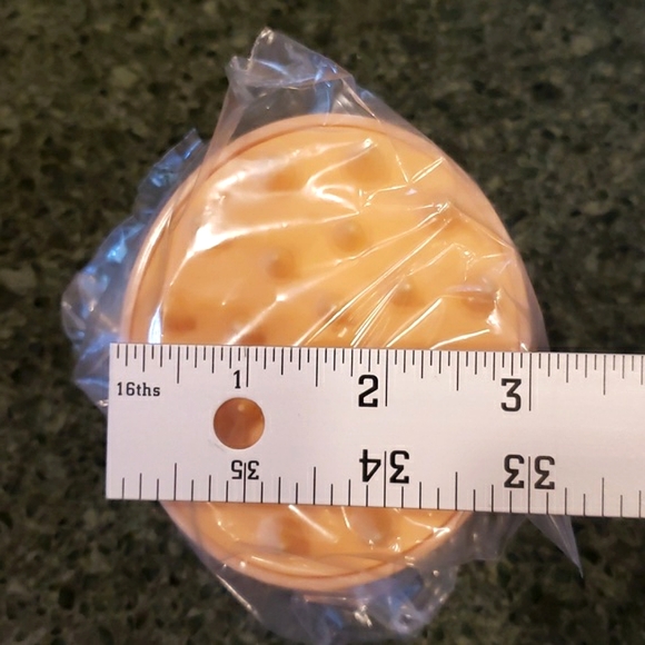 SOLD on M.......OUAI Scalp Massager. New, in original box. Scrubber, exfoliator - Picture 8 of 9